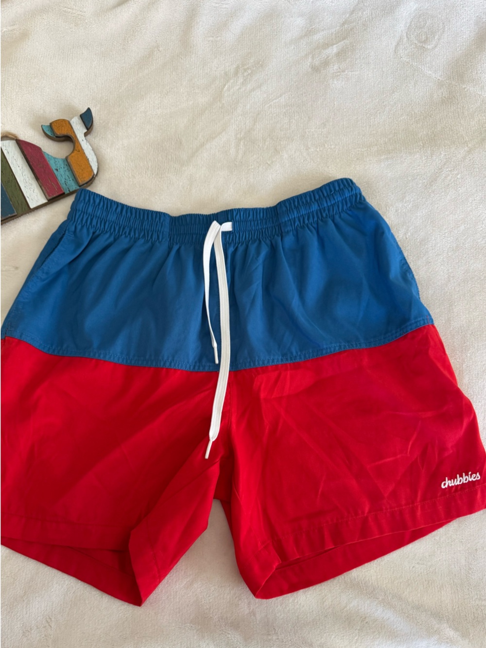 chubbies Blue and Red Colorblock Men’s Swim Trunks 🩳 Large 🇺🇸